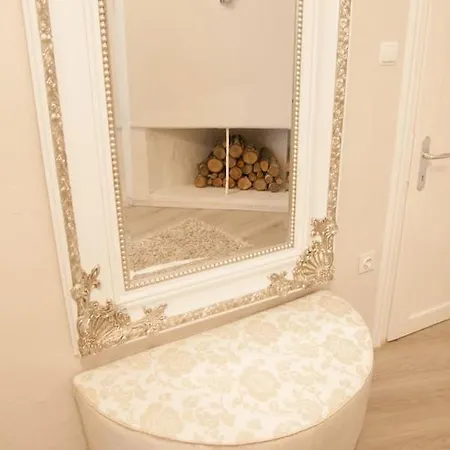 New ! Fairytale In Old Town Center , Lovely Atrium ليوبليانا
